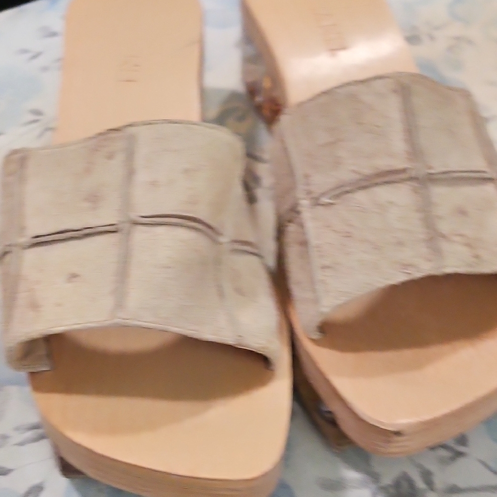 Women's Tan Slide Sandals - Picture 6 of 6